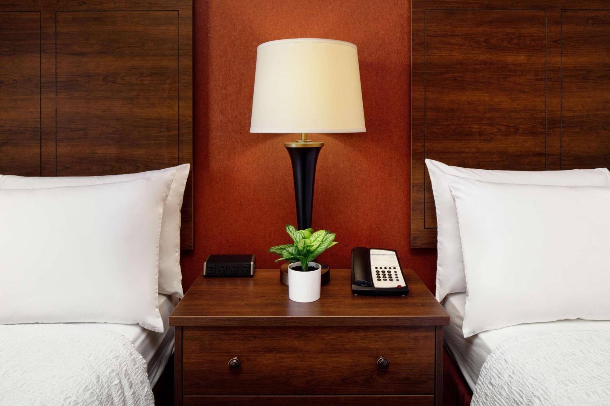 Hampton Inn & Suites Scottsdale At Talking Stick Экстерьер фото