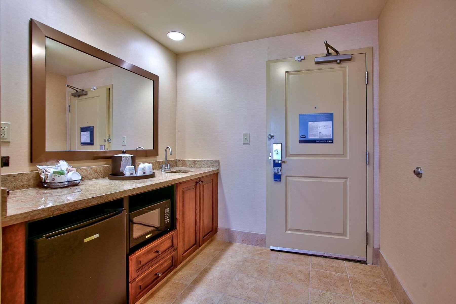 Hampton Inn & Suites Scottsdale At Talking Stick Экстерьер фото