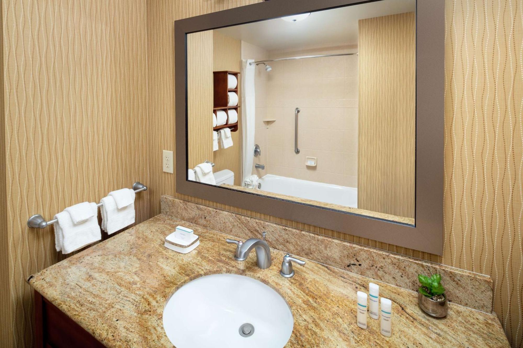 Hampton Inn & Suites Scottsdale At Talking Stick Экстерьер фото
